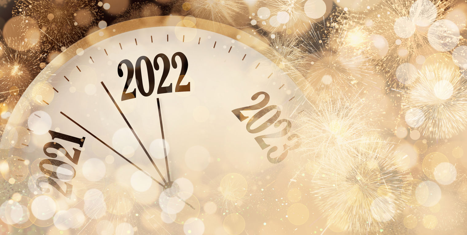 Clock with 2022 on it.
